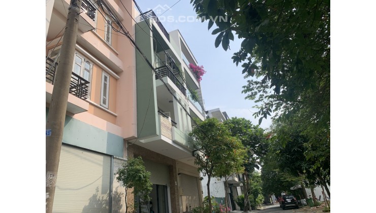 Bán nhà đường Phạm Hữu Lầu quận 7 đường 10m có vỉa hè 2 bên. an ninh, yên tĩnh